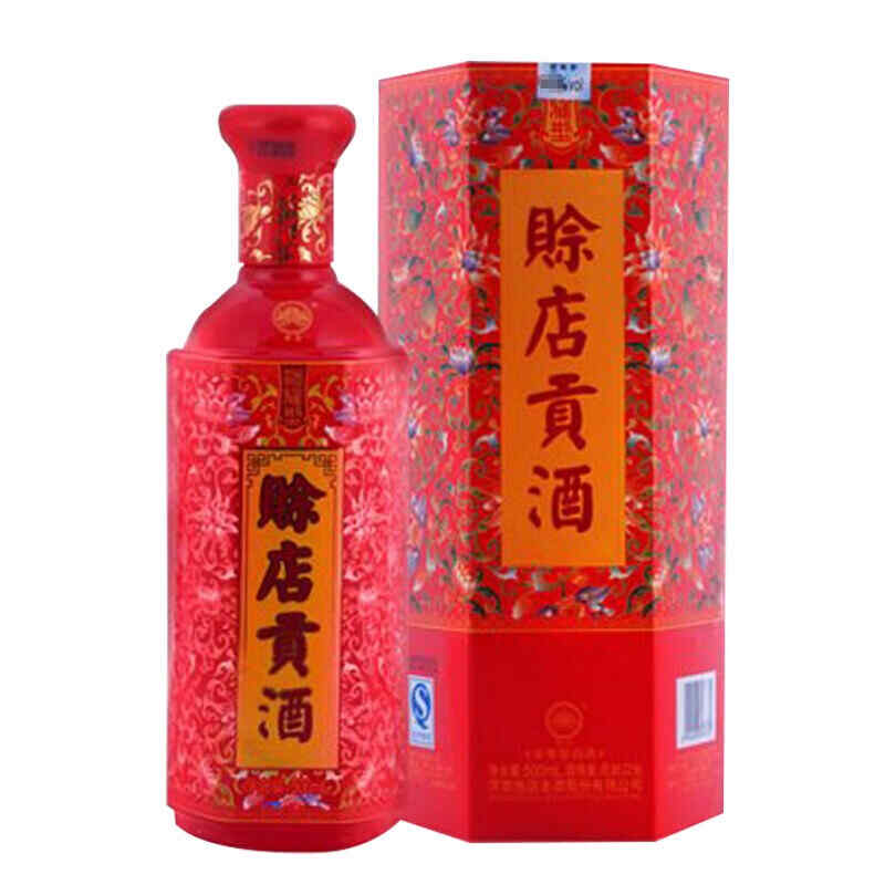 紅酒正確端杯子，餐桌上的紅酒與杯子怎么擺放?